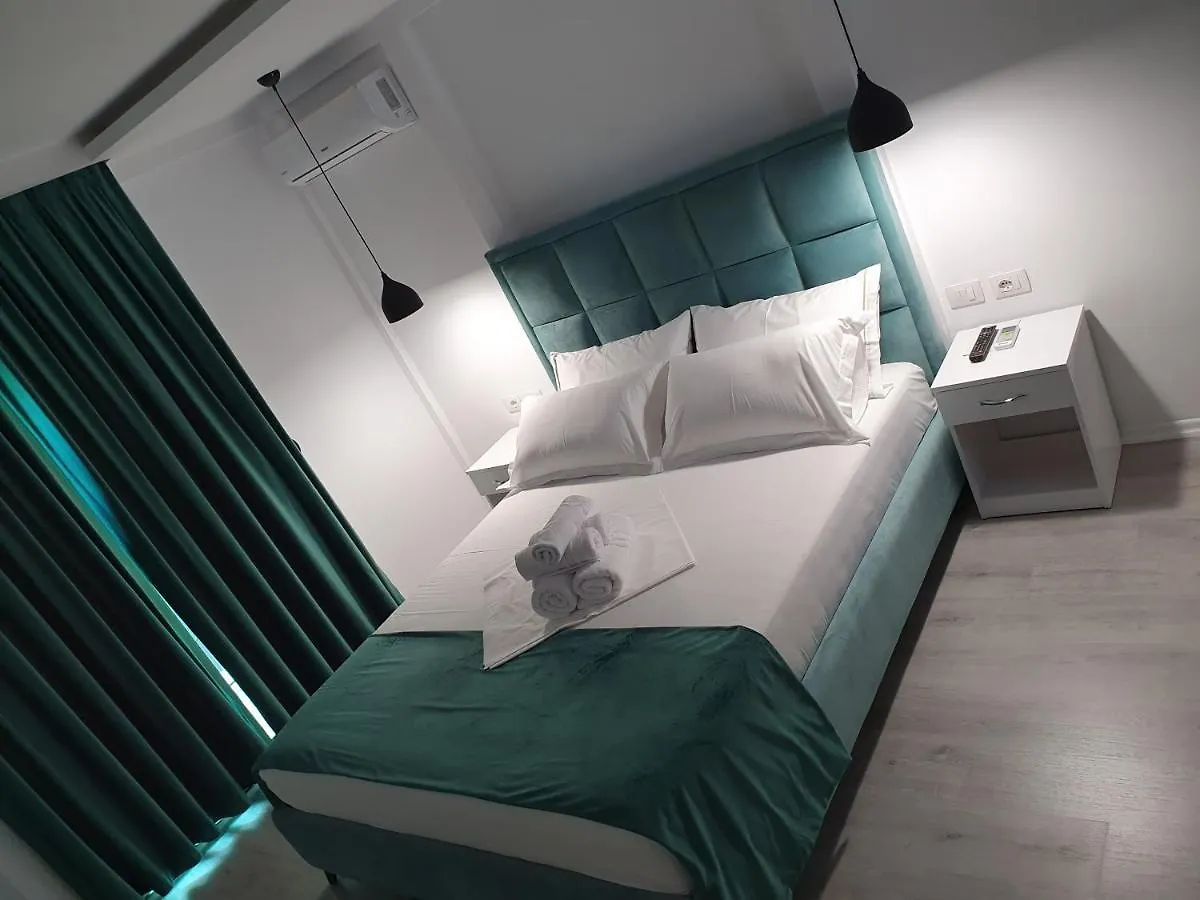 סרנדה Hotel Aloha