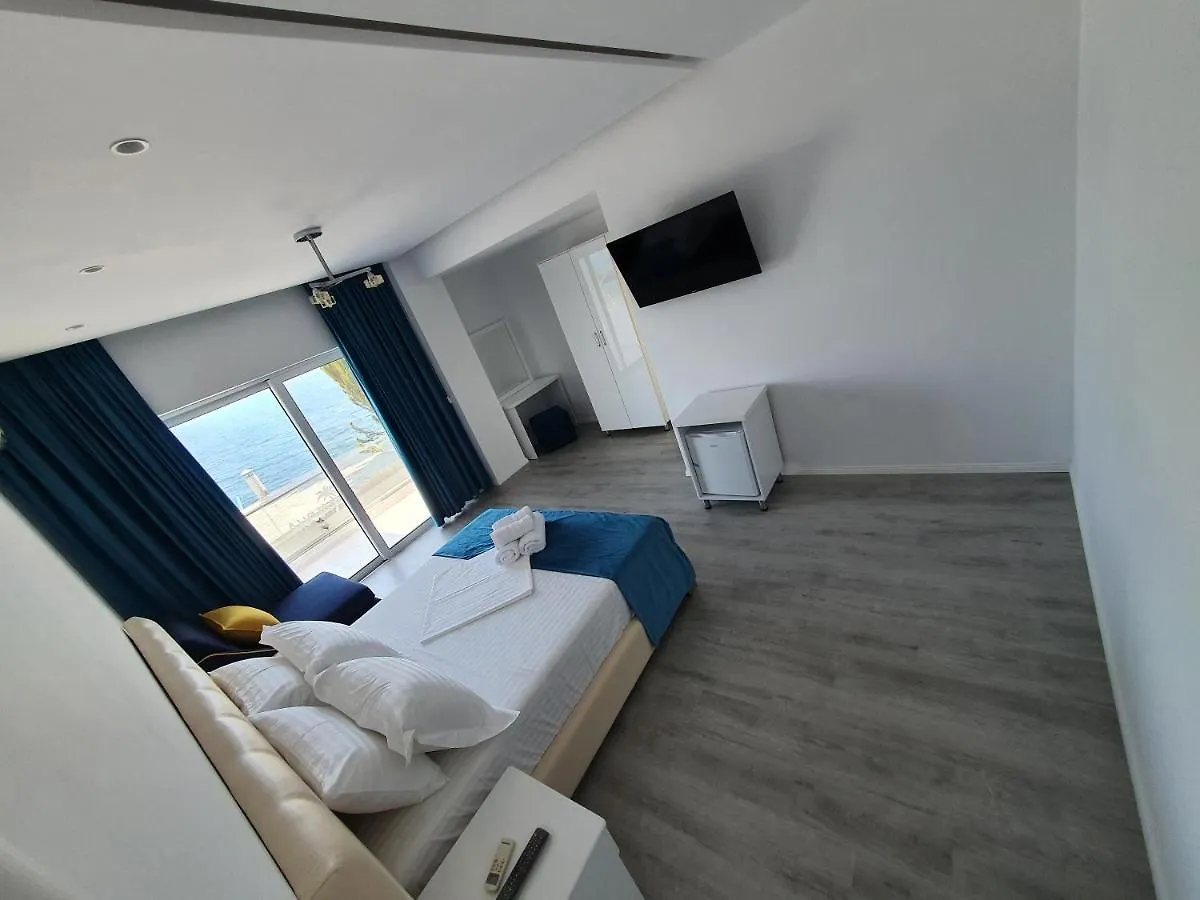 Hotel Aloha Sarandë 3*,