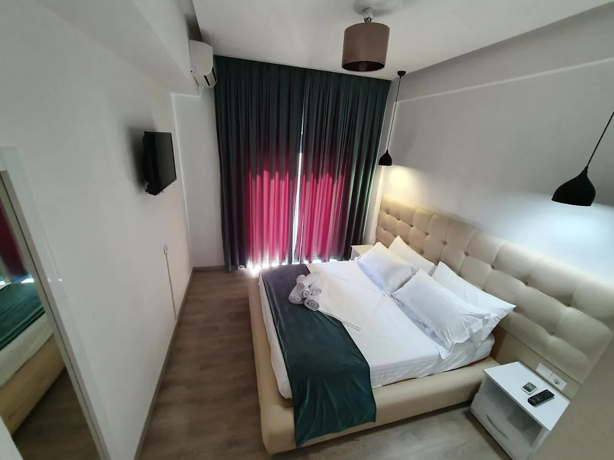 Hotel Aloha Sarandë 3*,