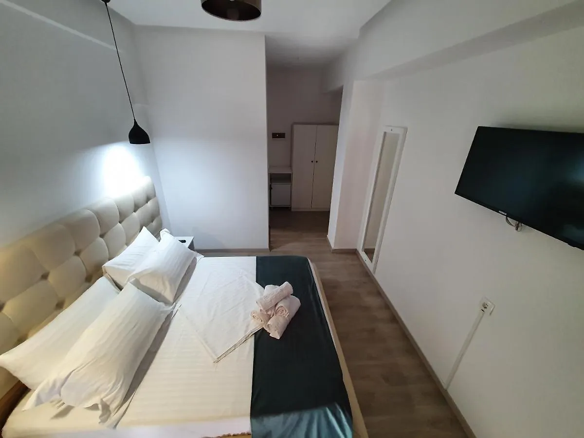 סרנדה Hotel Aloha 3*,  אלבניה